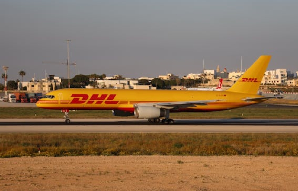 DHL空運(yùn)快遞飛機(jī)